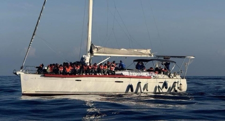 https://www.tp24.it/immagini_articoli/14-03-2026/da-trapani-salpa-safira-e-salva-40-persone-in-mare-250.jpg