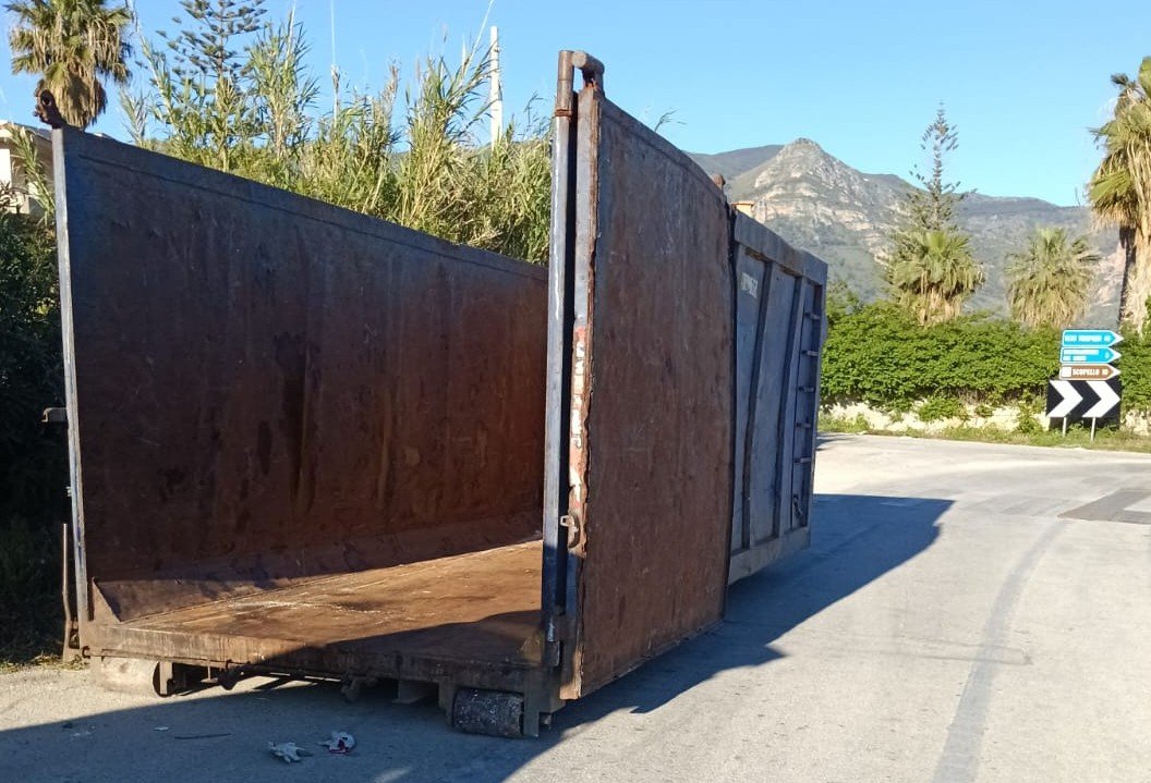 https://www.tp24.it/immagini_articoli/14-05-2026/1778753511-0-rifiuti-da-lunedi-al-via-la-raccolta-porta-a-porta-ad-alcamo-marina.jpg