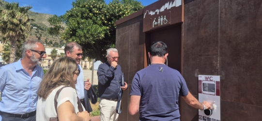 https://www.tp24.it/immagini_articoli/14-05-2026/castellammare-attivati-i-bagni-pubblici-autopulenti-ecco-dove-250.jpg