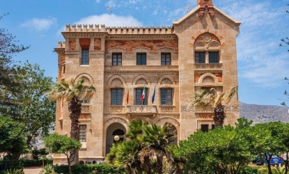 https://www.tp24.it/immagini_articoli/14-06-2026/favignana-scontro-sul-consiglio-aperto-la-maggioranza-nessun-no-solo-rispetto-delle-regole-250.jpg