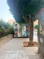 https://www.tp24.it/immagini_articoli/14-07-2026/e-stato-collocato-il-chiosco-della-discordia-a-porta-garibaldi-le-prime-immagini-250.jpg