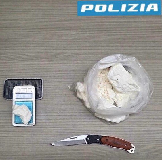 https://www.tp24.it/immagini_articoli/14-08-2026/1786699917-0-trapani-fermati-con-100-grammi-di-cocaina-in-auto-arrestati-un-uomo-e-una-donna.jpg