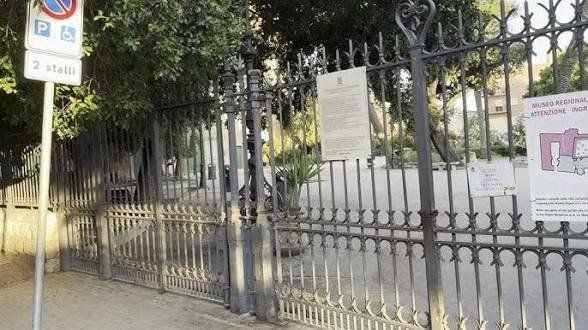 https://www.tp24.it/immagini_articoli/14-08-2026/1786727258-0-trapani-uomo-trovato-morto-a-villa-pepoli-la-villa-chiusa-per-gli-accertamenti.jpg