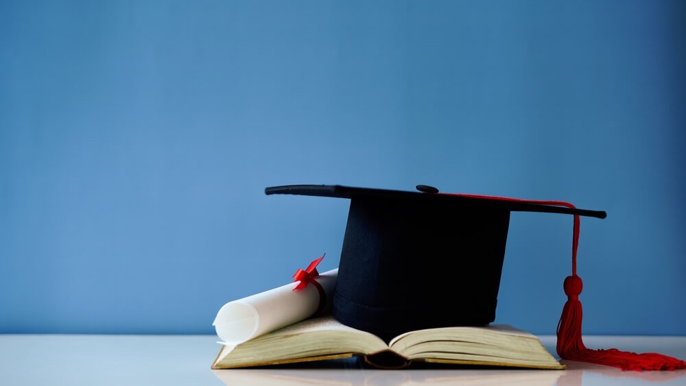 https://www.tp24.it/immagini_articoli/14-08-2026/1786744353-0-una-laurea-non-basta-per-fare-un-buon-politico-bisogna-avere-una-coscienza-sociale.jpg