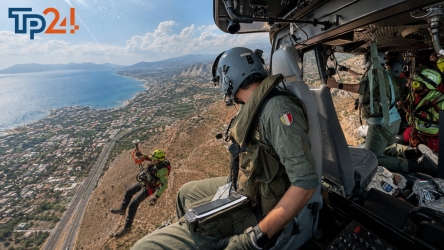 https://www.tp24.it/immagini_articoli/14-08-2026/cade-in-bici-in-montagna-45enne-salvato-dall-elicottero-dell-aeronautica-partito-da-trapani-250.jpg