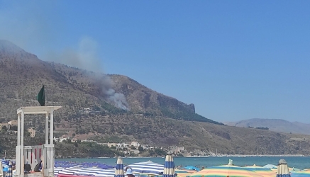 https://www.tp24.it/immagini_articoli/14-08-2026/incendio-nella-zona-di-belvedere-a-castellammare-del-golfo-250.jpg