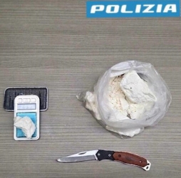 https://www.tp24.it/immagini_articoli/14-08-2026/trapani-fermati-con-100-grammi-di-cocaina-in-auto-arrestati-un-uomo-e-una-donna-250.jpg