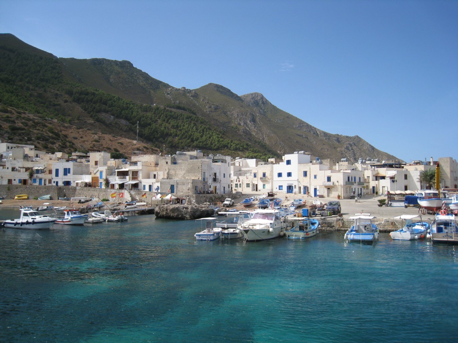 https://www.tp24.it/immagini_articoli/14-09-2026/1789391917-0-tragedia-a-marettimo-turista-di-62-anni-muore-mentre-nuota.jpg