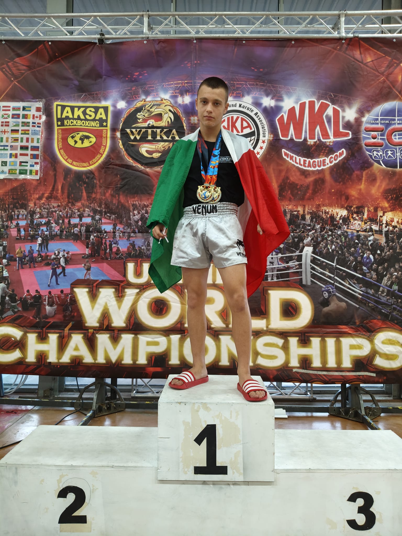 https://www.tp24.it/immagini_articoli/14-11-2025/1763148389-0-kickboxing-giovanvito-sciacca-del-team-biondo-conquista-due-titoli-mondiali-wtka.jpg