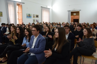 https://www.tp24.it/immagini_articoli/14-11-2025/trapani-40-studenti-eccellono-negli-esami-cambridge-250.jpg
