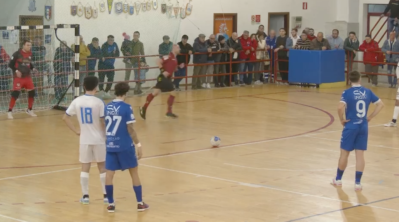 https://www.tp24.it/immagini_articoli/14-12-2025/1765733116-0-calcio-a-5-niente-riscatto-col-regalbuto-il-marsala-futsal-esce-sconfitto-5-a-4.png
