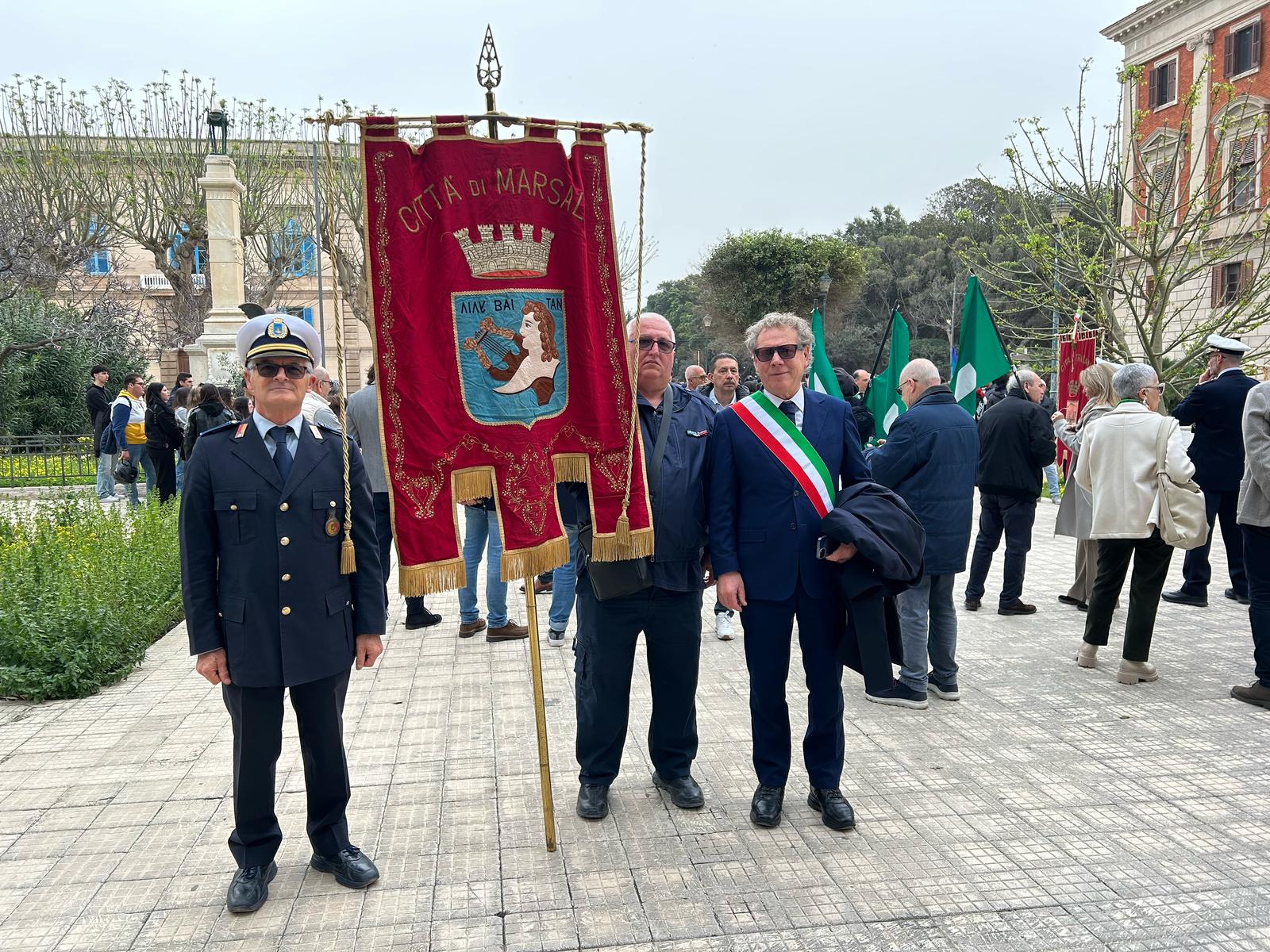 https://www.tp24.it/immagini_articoli/15-03-2025/1742068361-0-una-piazza-per-l-europa-l-amministrazione-comuale-di-marsala-presente-a-trapani.jpg