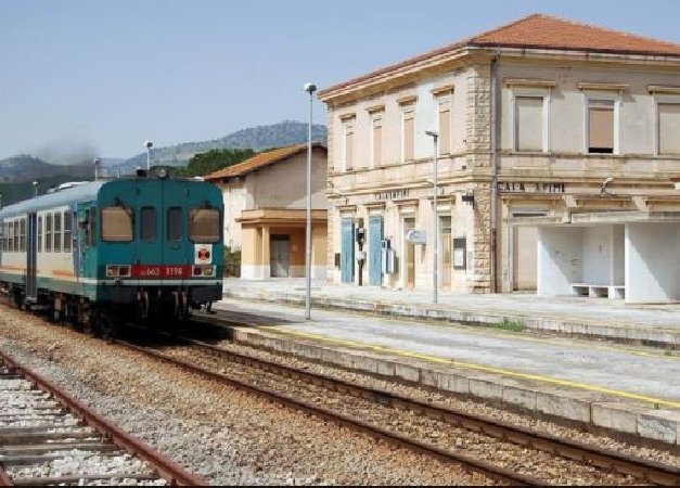 https://www.tp24.it/immagini_articoli/15-05-2026/1778854071-0-ferrovia-trapani-palermo-via-milo-ciminnisi-audizione-surreale-rfi-non-si-presenta.jpg