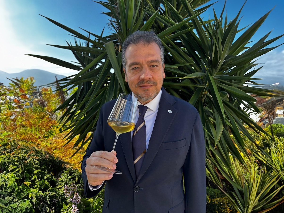 https://www.tp24.it/immagini_articoli/15-05-2026/1778870312-0-il-sommelier-trapanese-stefano-cammarata-in-giuria-per-la-43-edizione-dell-alambicco-d-oro.jpg