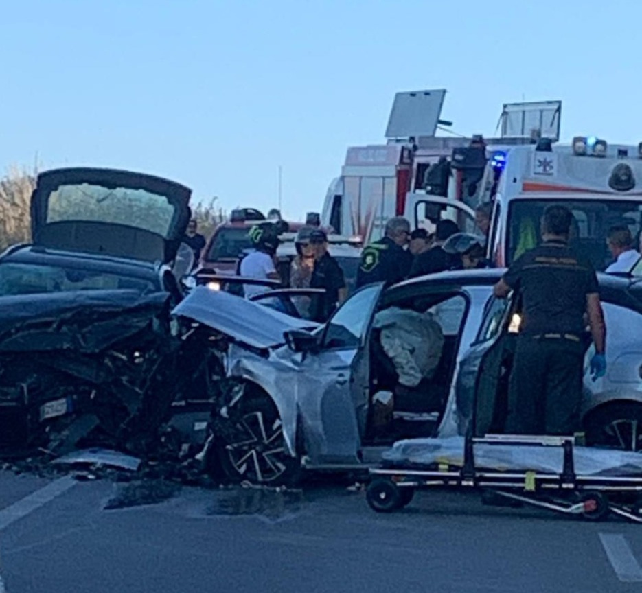 https://www.tp24.it/immagini_articoli/15-07-2025/1752570529-0-incidente-tra-alcamo-e-scopello-gravi-le-condizioni-di-gaetano-lo-monaco-e-della-figlia.jpg
