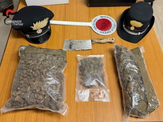 https://www.tp24.it/immagini_articoli/15-07-2026/campobello-ha-piu-di-un-chilo-di-droga-in-casa-e-una-mannaia-nonostante-i-domiciliari-250.jpg