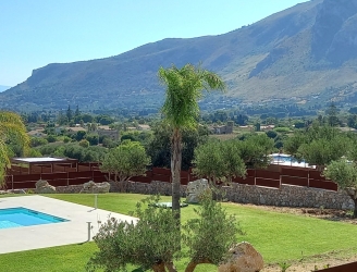 https://www.tp24.it/immagini_articoli/15-07-2026/castellammare-del-golfo-centinaia-di-piscine-ed-il-pericolo-inquinamento-250.jpg