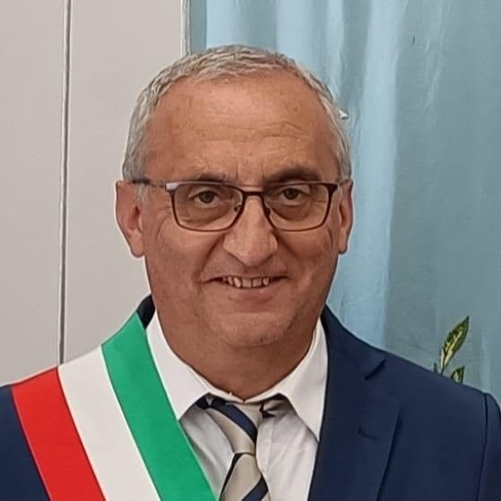 https://www.tp24.it/immagini_articoli/15-08-2026/1786783321-0-san-vito-lo-capo-il-ferragosto-del-lutto-il-sindaco-la-sala-viviamolo-con-sobrieta-e-rispetto.jpg