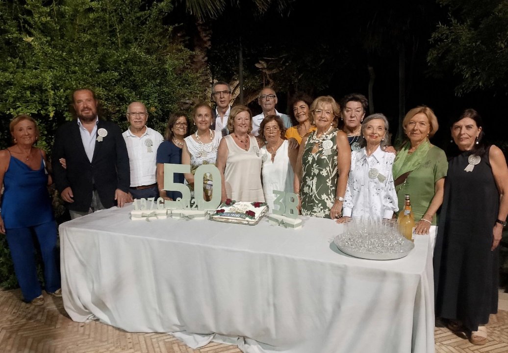 https://www.tp24.it/immagini_articoli/15-08-2026/1786795441-0-marsala-a-50-anni-dal-diploma-si-ritrova-la-iii-b-del-liceo-classico-giovanni-xxiii.jpg