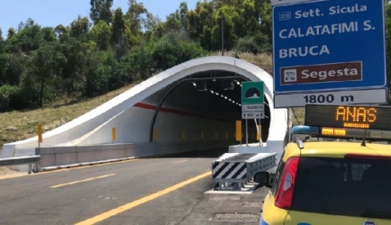 https://www.tp24.it/immagini_articoli/15-08-2026/anas-apre-in-sicilia-cantieri-per-4-5-miliardi-e-c-e-sempre-la-galleria-di-segesta-250.jpg
