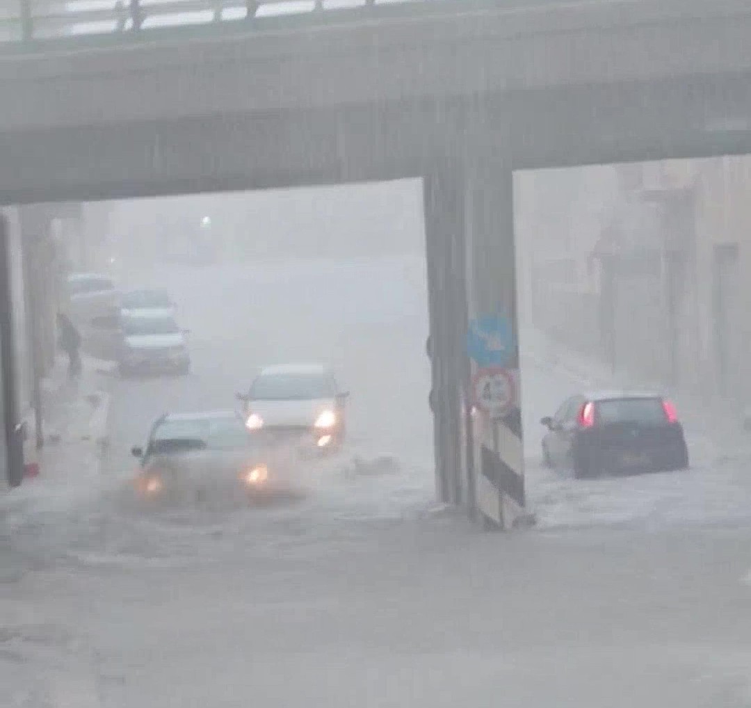 https://www.tp24.it/immagini_articoli/15-10-2025/1760537378-0-marsala-strade-allagate-dopo-il-temporale-disagi-in-citta.jpg