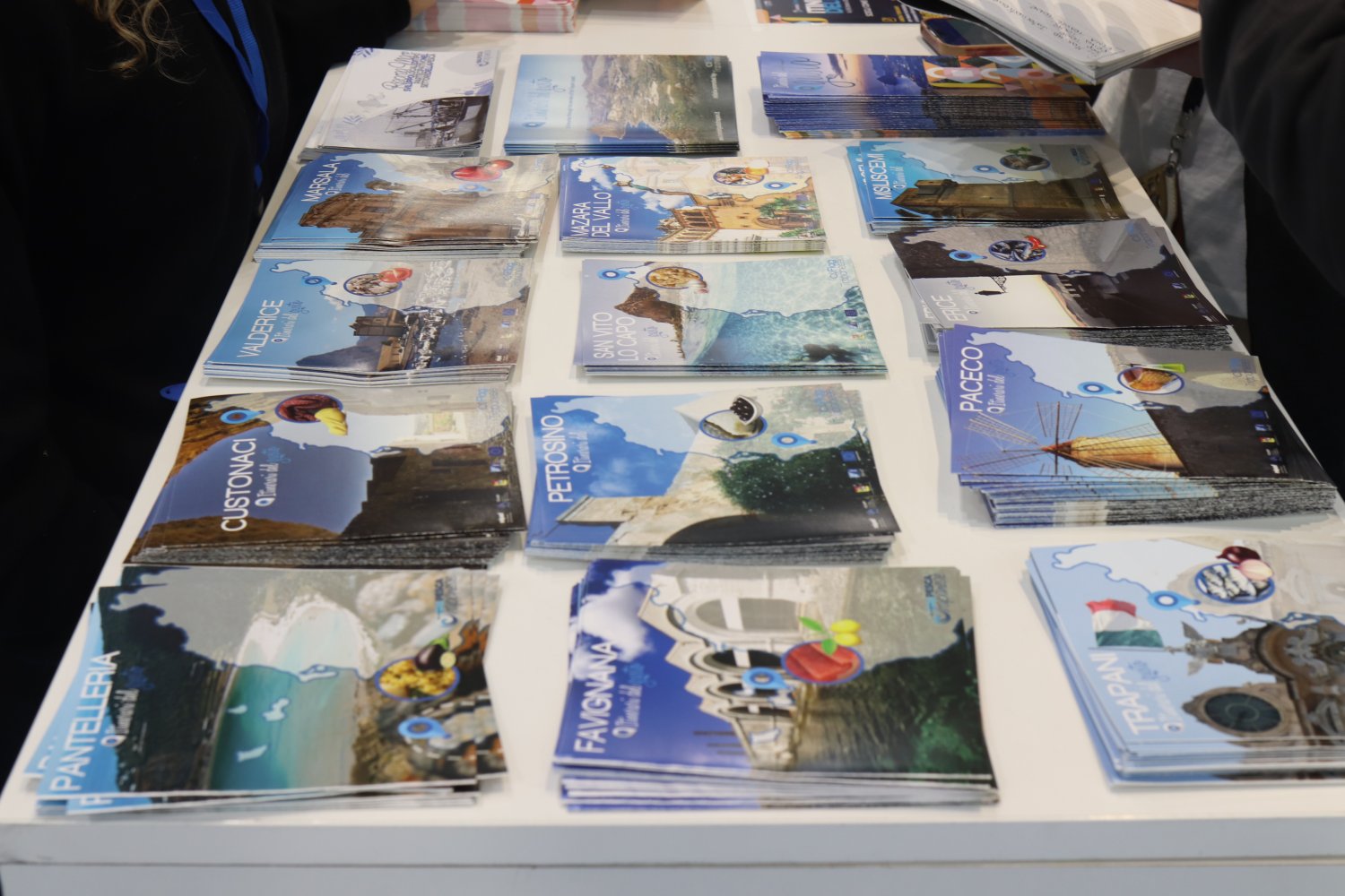 https://www.tp24.it/immagini_articoli/15-10-2026/1792053983-0-itinerari-del-gusto-la-costa-trapanese-protagonista-al-ttg-di-rimini-oggi-la-firma-del-protocollo.jpg