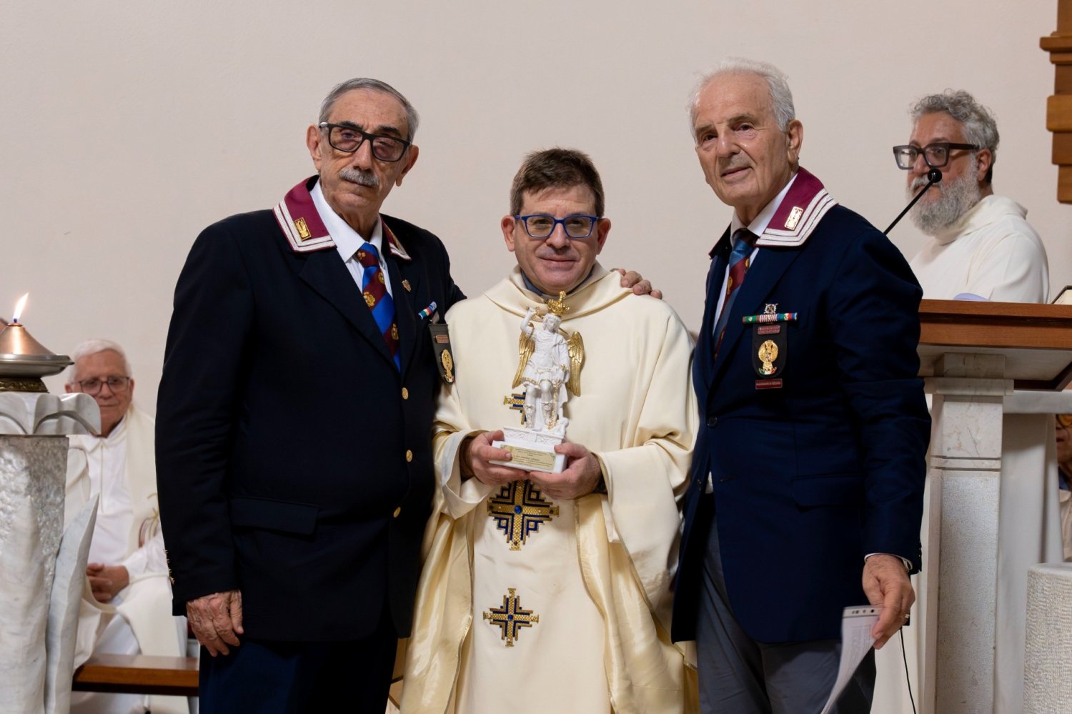 https://www.tp24.it/immagini_articoli/15-10-2026/1792070887-0-trapani-don-antonino-adragna-celebra-25-anni-di-sacerdozio-e-il-cappellano-della-polizia-di-stato.jpg