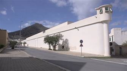 https://www.tp24.it/immagini_articoli/16-01-2026/favignana-agente-aggredito-in-carcere-colpita-anche-l-isola-felice-250.jpg