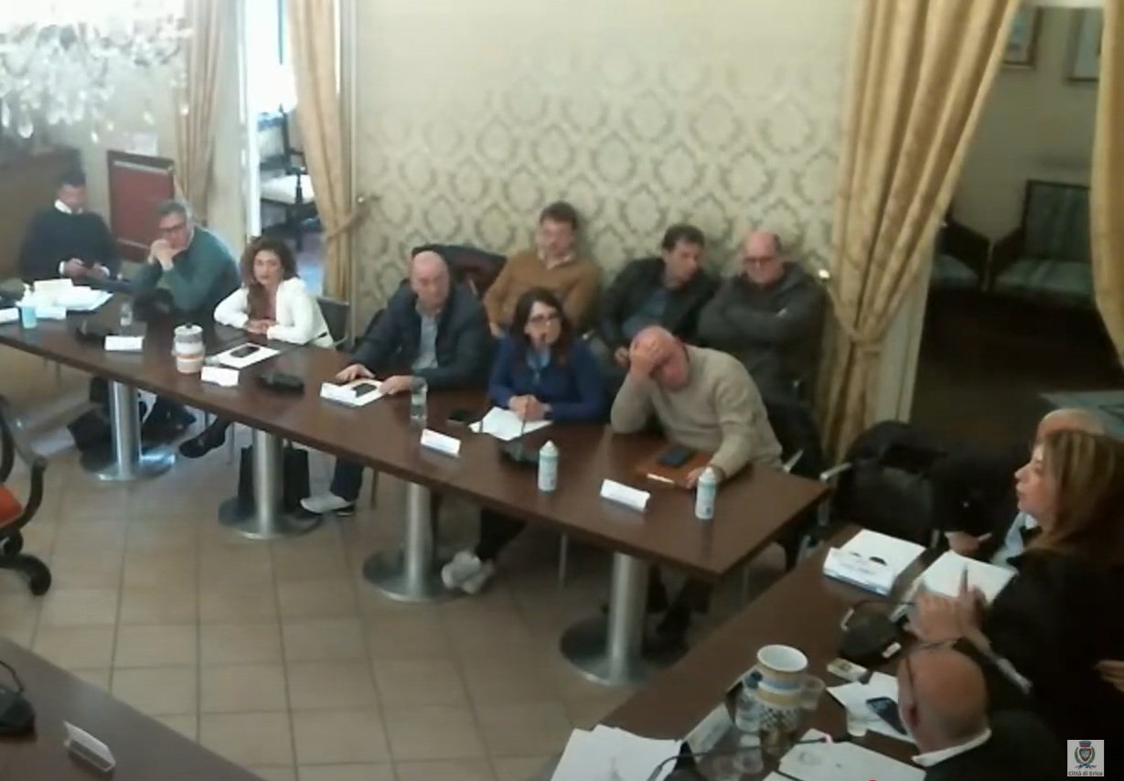 https://www.tp24.it/immagini_articoli/16-03-2025/1742160688-0-quattro-consiglieri-comunali-di-erice-prendono-le-distanze-dalla-sindaca-toscano.jpg