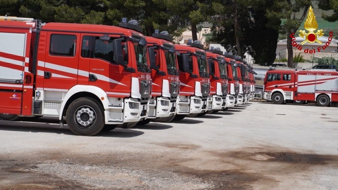 https://www.tp24.it/immagini_articoli/16-04-2026/1776341046-0-trapani-12-nuovi-mezzi-al-comando-provinciale-dei-vigili-del-fuoco.jpg