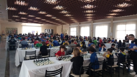 https://www.tp24.it/immagini_articoli/16-04-2026/scacchi-giovanili-a-marsala-record-di-partecipanti-alla-fase-regionale-del-campionato-italiano-250.jpg