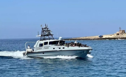https://www.tp24.it/immagini_articoli/16-05-2026/neonata-muore-dopo-lo-sbarco-a-lampedusa-250.jpg