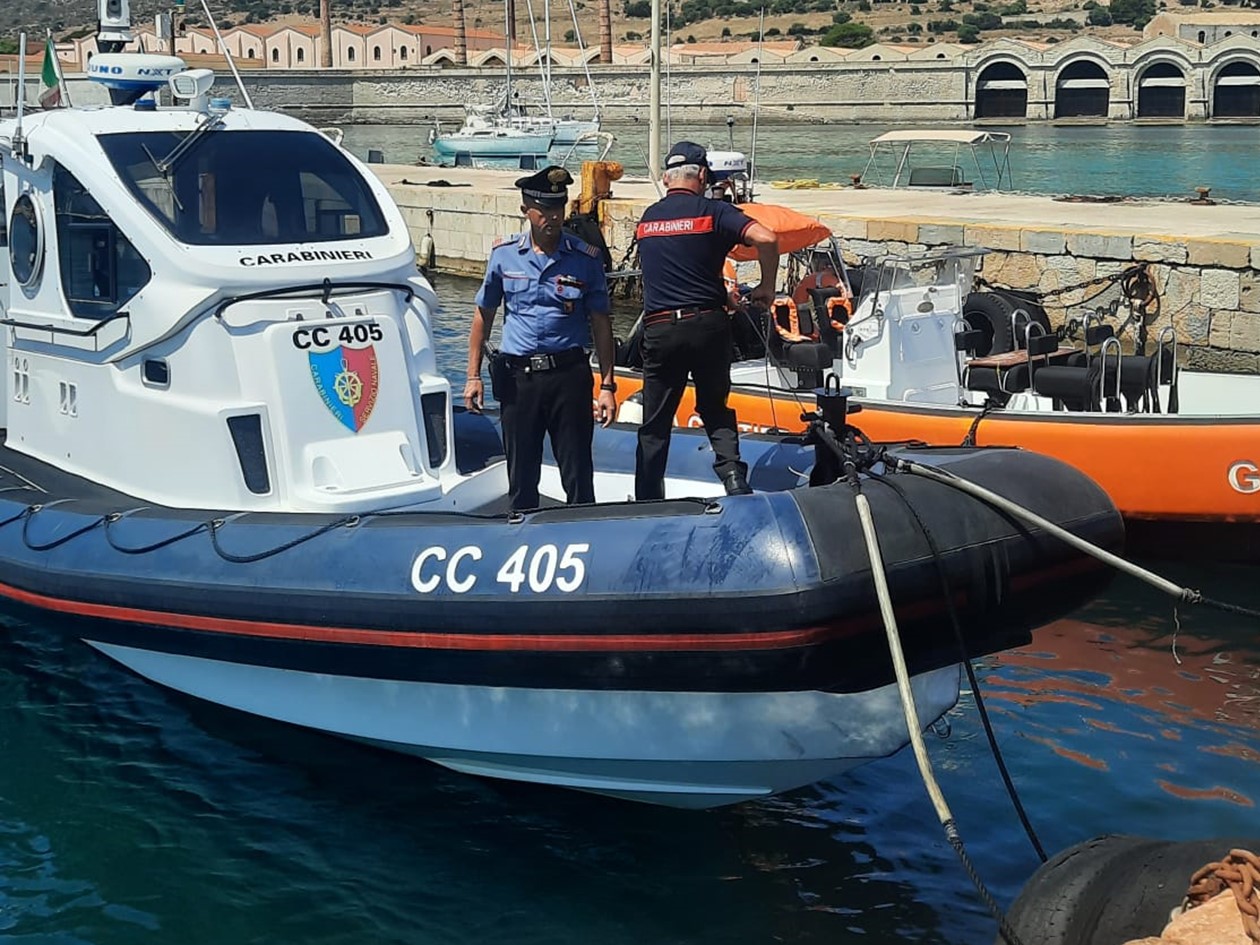 https://www.tp24.it/immagini_articoli/16-06-2025/1750064468-0-favignana-i-carabinieri-salvano-quattro-tartarughe-in-difficolta.jpg