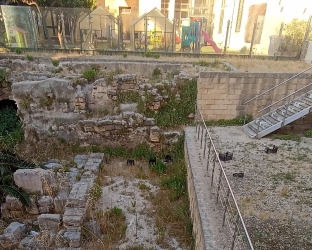 https://www.tp24.it/immagini_articoli/16-06-2026/marsala-cassette-della-frutta-abbandonate-nell-area-archeologica-di-san-girolamo-250.jpg