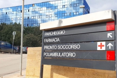 https://www.tp24.it/immagini_articoli/16-07-2026/chiami-pure-i-carabinieri-quattro-ore-in-pronto-soccorso-a-castelvetrano-250.jpg