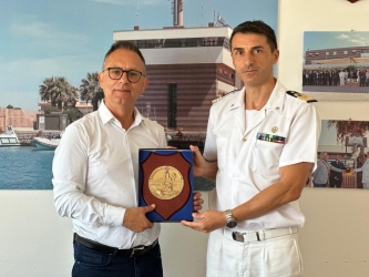 https://www.tp24.it/immagini_articoli/16-07-2026/sicurezza-in-mare-e-tutela-della-costa-incontro-in-capitaneria-con-il-sindaco-di-campobello-250.jpg