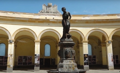 https://www.tp24.it/immagini_articoli/16-07-2026/trapani-la-venere-torna-a-sperare-al-via-i-restauri-per-la-fontana-e-piazza-mercato-del-pesce-250.jpg