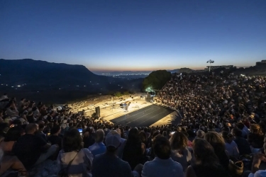 https://www.tp24.it/immagini_articoli/16-08-2026/il-segesta-teatro-festival-e-al-giro-di-boa-ecco-come-sta-andando-la-v-edizione-250.jpg