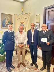 https://www.tp24.it/immagini_articoli/16-09-2026/alcamo-il-saluto-al-comandante-lo-faro-nuovi-arredi-e-giochi-nelle-scuole-250.jpg