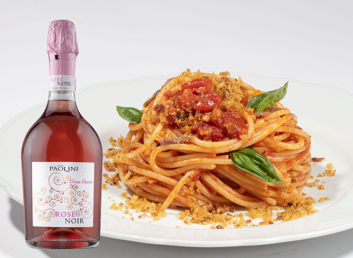 https://www.tp24.it/immagini_articoli/16-10-2025/1760600452-0-gran-cuvee-rose-noir-e-pasta-alla-paolina-un-brindisi-alla-sicilia-piu-vera.jpg