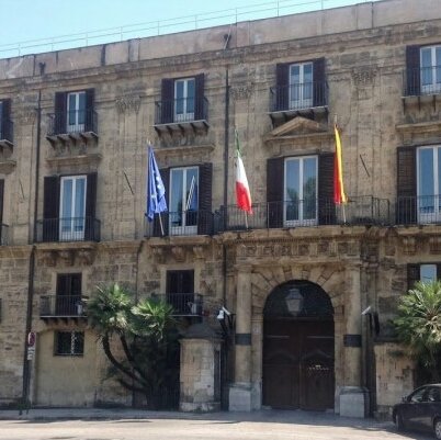 https://www.tp24.it/immagini_articoli/16-10-2026/1792103808-0-piu-artigianato-la-regione-siciliana-assicura-la-copertura-per-le-domande-2025-e-2026.jpg