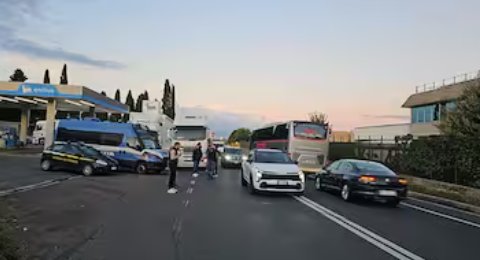 https://www.tp24.it/immagini_articoli/16-10-2026/1792134889-0-caro-carburanti-proteste-dei-tir-anche-in-sicilia-stop-fino-al-20-ottobre.jpg