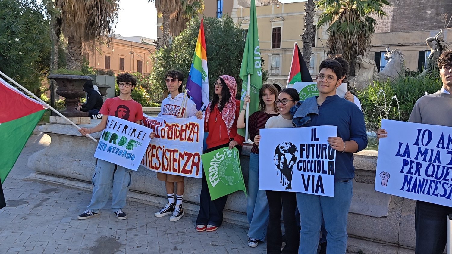 https://www.tp24.it/immagini_articoli/16-10-2026/1792171931-0-dalla-sicurezza-a-scuola-al-clima-gli-studenti-si-mobilitano-a-trapani-e-erice-la-voglia-di-contare.jpg
