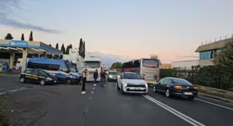 https://www.tp24.it/immagini_articoli/16-10-2026/caro-carburanti-proteste-dei-tir-anche-in-sicilia-stop-fino-al-20-ottobre-250.jpg