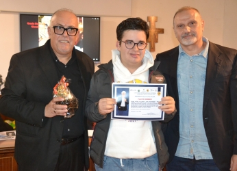 https://www.tp24.it/immagini_articoli/16-11-2025/a-flavio-bomber-1-il-premio-galiano-2025-250.jpg