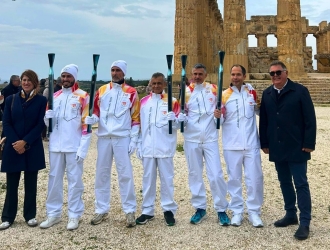 https://www.tp24.it/immagini_articoli/16-12-2025/da-selinunte-a-trapani-il-viaggio-della-fiamma-olimpica-250.jpg