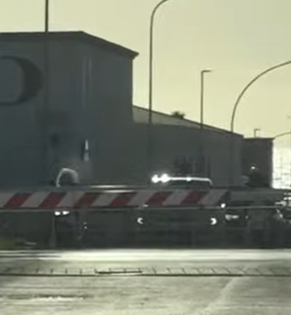 https://www.tp24.it/immagini_articoli/17-02-2026/1771343851-0-marsala-le-sbarre-rimangono-chiuse-a-lungo-dopo-il-passaggio-del-treno.png