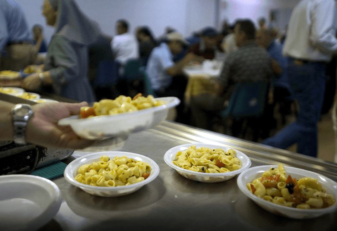 https://www.tp24.it/immagini_articoli/17-06-2025/1750142508-0-poverta-record-in-italia-sempre-piu-famiglie-si-rivolgono-alla-caritas-anche-chi-ha-un-lavoro.png