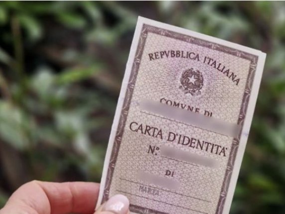 https://www.tp24.it/immagini_articoli/17-06-2026/1781691900-0-abbiamo-scherzato-la-carta-di-identita-cartacea-rimane-valida-anche-dopo-il-3-agosto.jpg