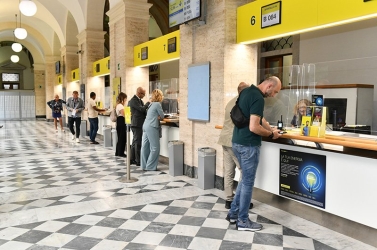 https://www.tp24.it/immagini_articoli/17-06-2026/dal-3-agosto-la-carta-d-identita-cartacea-non-sara-piu-valida-alla-posta-250.jpg